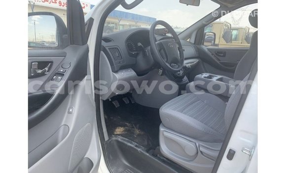 Ra Imported Hyundai Chorus funfun Ọkọ̀ akẹ́rù ńlá in Import - Dubai ni Benin Ra Imported Hyundai Chorus funfun Ọkọ̀ akẹ́rù ńlá in Import - Dubai ni Benin