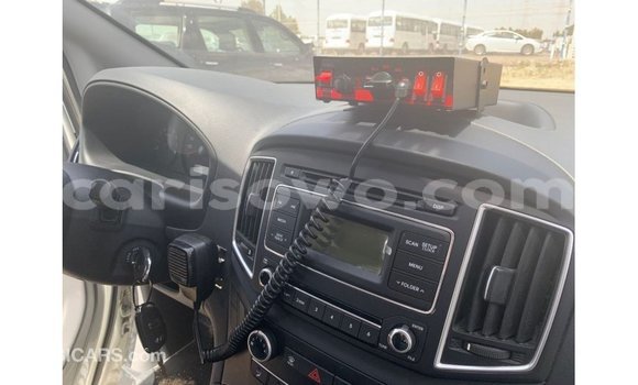 Ra Imported Hyundai Chorus funfun Ọkọ̀ akẹ́rù ńlá in Import - Dubai ni Benin Ra Imported Hyundai Chorus funfun Ọkọ̀ akẹ́rù ńlá in Import - Dubai ni Benin