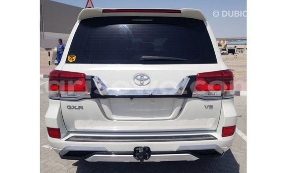 Acheter Import Voiture Toyota Land Cruiser Blanc à Import - Dubai, Benin Acheter Import Voiture Toyota Land Cruiser Blanc à Import - Dubai, Benin