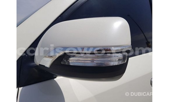 Acheter Import Voiture Toyota Land Cruiser Blanc à Import - Dubai, Benin Acheter Import Voiture Toyota Land Cruiser Blanc à Import - Dubai, Benin