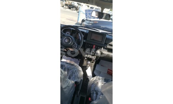 Acheter Import Voiture Suzuki Jimny Vert à Import - Dubai, Benin Acheter Import Voiture Suzuki Jimny Vert à Import - Dubai, Benin