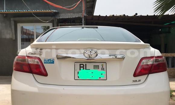 Ra Àlòkù Toyota Camry funfun Ọkọ̀ in Cotonou ni Benin Ra Àlòkù Toyota Camry funfun Ọkọ̀ in Cotonou ni Benin