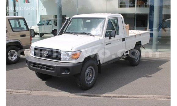 Sayi Imported Toyota Land Cruiser White Mota in Import - Dubai a Benin Sayi Imported Toyota Land Cruiser White Mota in Import - Dubai a Benin