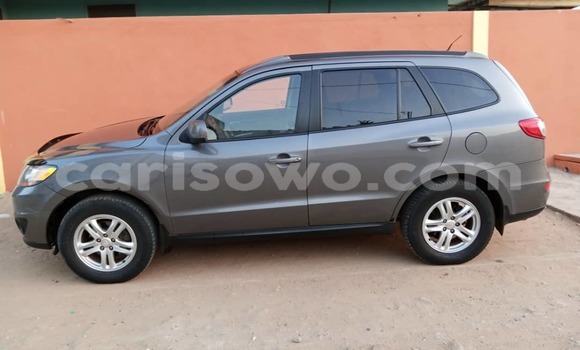 Ra Àlòkù Hyundai Santa Fe Silver Ọkọ̀ in Cotonou ni Benin Ra Àlòkù Hyundai Santa Fe Silver Ọkọ̀ in Cotonou ni Benin