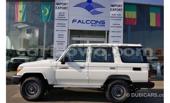 Acheter Import Voiture Toyota Land Cruiser Blanc à Import - Dubai, Benin Acheter Import Voiture Toyota Land Cruiser Blanc à Import - Dubai, Benin