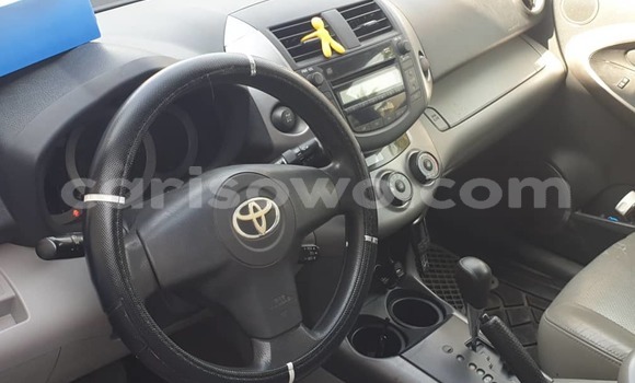 Ra Àlòkù Toyota RAV4 Blue Ọkọ̀ in Cotonou ni Benin Ra Àlòkù Toyota RAV4 Blue Ọkọ̀ in Cotonou ni Benin