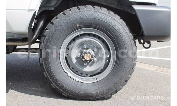 Sayi Imported Toyota Land Cruiser White Mota in Import - Dubai a Benin Sayi Imported Toyota Land Cruiser White Mota in Import - Dubai a Benin