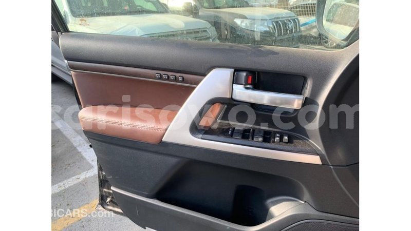 Big with watermark toyota land cruiser benign import dubai 8490