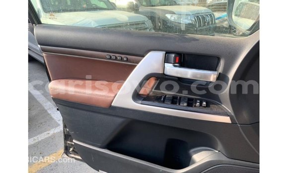 Acheter Import Voiture Toyota Land Cruiser Noir à Import - Dubai, Benin Acheter Import Voiture Toyota Land Cruiser Noir à Import - Dubai, Benin