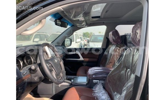 Acheter Import Voiture Toyota Land Cruiser Noir à Import - Dubai, Benin Acheter Import Voiture Toyota Land Cruiser Noir à Import - Dubai, Benin