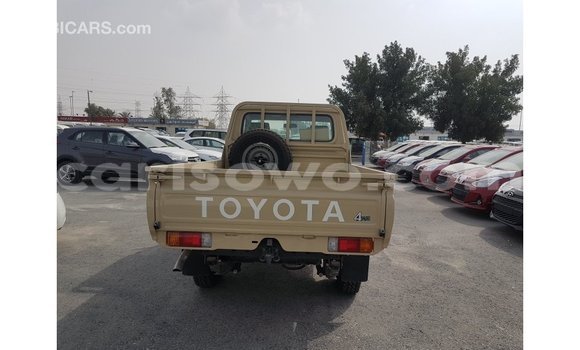 Ra Imported Toyota Land Cruiser Alagara Ọkọ̀ in Import - Dubai ni Benin Ra Imported Toyota Land Cruiser Alagara Ọkọ̀ in Import - Dubai ni Benin