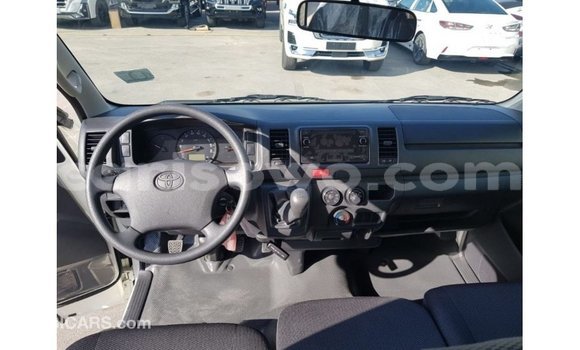 Ra Imported Toyota Hiace funfun Ọkọ̀ in Import - Dubai ni Benin Ra Imported Toyota Hiace funfun Ọkọ̀ in Import - Dubai ni Benin