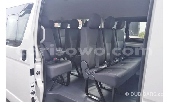 Acheter Import Voiture Toyota Hiace Blanc à Import - Dubai, Benin Acheter Import Voiture Toyota Hiace Blanc à Import - Dubai, Benin
