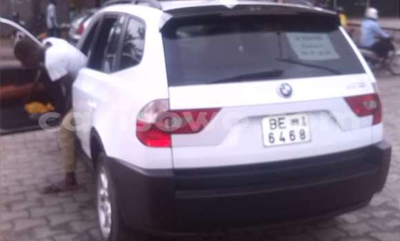 Sayi Na hannu BMW 3–Series White Mota in Cotonou a Benin