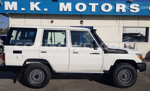 Sayi Imported Toyota Land Cruiser White Mota in Import - Dubai a Benin Sayi Imported Toyota Land Cruiser White Mota in Import - Dubai a Benin