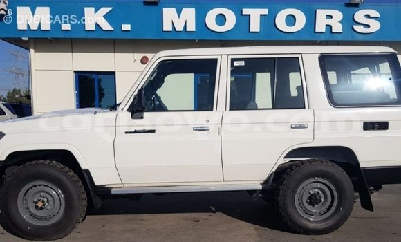 Sayi Imported Toyota Land Cruiser White Mota in Import - Dubai a Benin Sayi Imported Toyota Land Cruiser White Mota in Import - Dubai a Benin