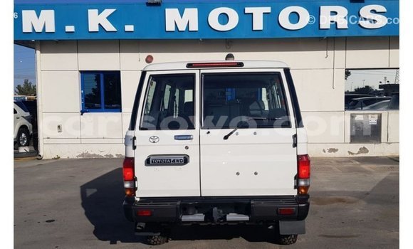 Sayi Imported Toyota Land Cruiser White Mota in Import - Dubai a Benin Sayi Imported Toyota Land Cruiser White Mota in Import - Dubai a Benin