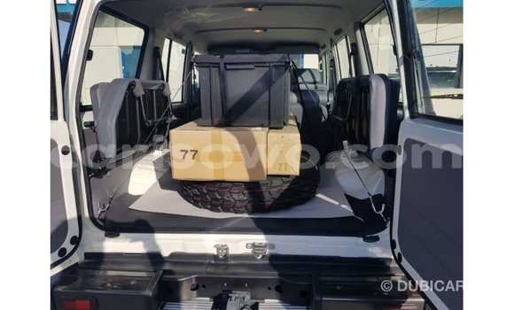 Sayi Imported Toyota Land Cruiser White Mota in Import - Dubai a Benin Sayi Imported Toyota Land Cruiser White Mota in Import - Dubai a Benin