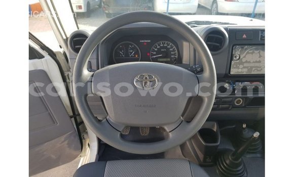 Sayi Imported Toyota Land Cruiser White Mota in Import - Dubai a Benin Sayi Imported Toyota Land Cruiser White Mota in Import - Dubai a Benin