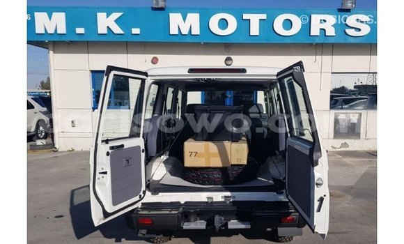 Sayi Imported Toyota Land Cruiser White Mota in Import - Dubai a Benin Sayi Imported Toyota Land Cruiser White Mota in Import - Dubai a Benin