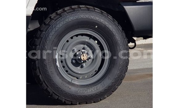 Sayi Imported Toyota Land Cruiser White Mota in Import - Dubai a Benin Sayi Imported Toyota Land Cruiser White Mota in Import - Dubai a Benin