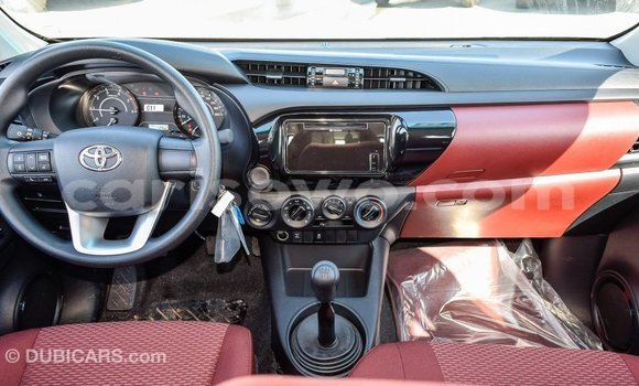 Ra Imported Toyota Hilux funfun Ọkọ̀ in Import - Dubai ni Benin Ra Imported Toyota Hilux funfun Ọkọ̀ in Import - Dubai ni Benin