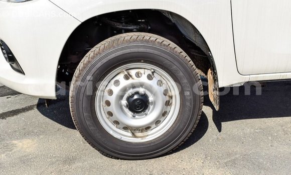 Ra Imported Toyota Hilux funfun Ọkọ̀ in Import - Dubai ni Benin Ra Imported Toyota Hilux funfun Ọkọ̀ in Import - Dubai ni Benin