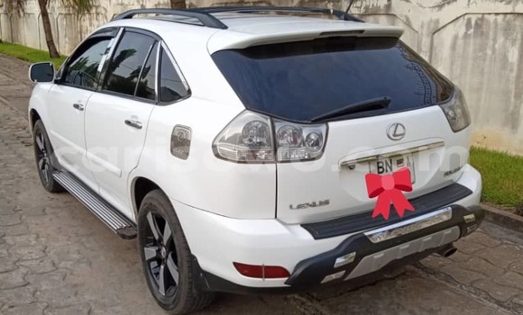 Ra Àlòkù Lexus RX 330 funfun Ọkọ̀ in Cotonou ni Benin Ra Àlòkù Lexus RX 330 funfun Ọkọ̀ in Cotonou ni Benin