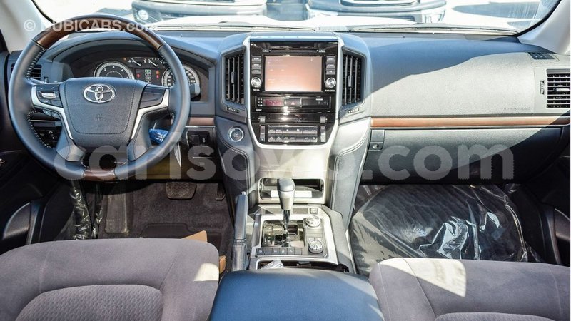 Big with watermark toyota land cruiser benign import dubai 8547