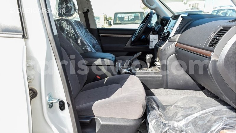 Big with watermark toyota land cruiser benign import dubai 8547