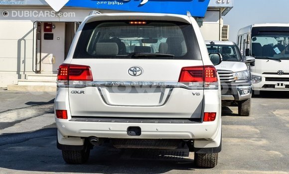 Ra Imported Toyota Land Cruiser funfun Ọkọ̀ in Import - Dubai ni Benin Ra Imported Toyota Land Cruiser funfun Ọkọ̀ in Import - Dubai ni Benin