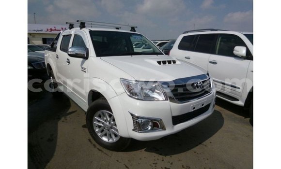 Sayi Imported Toyota Hilux White Mota in Import - Dubai a Benin Sayi Imported Toyota Hilux White Mota in Import - Dubai a Benin