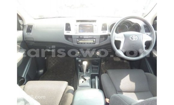 Sayi Imported Toyota Hilux White Mota in Import - Dubai a Benin Sayi Imported Toyota Hilux White Mota in Import - Dubai a Benin