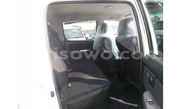 Sayi Imported Toyota Hilux White Mota in Import - Dubai a Benin Sayi Imported Toyota Hilux White Mota in Import - Dubai a Benin