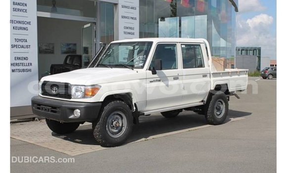 Acheter Import Voiture Toyota Land Cruiser Blanc à Import - Dubai, Benin Acheter Import Voiture Toyota Land Cruiser Blanc à Import - Dubai, Benin