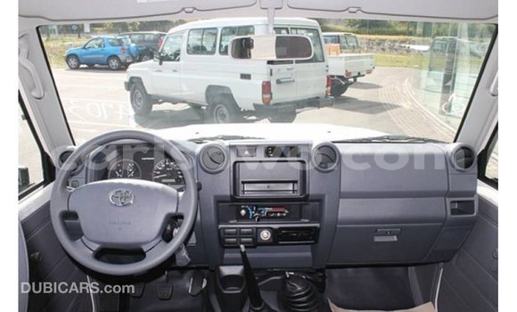 Acheter Import Voiture Toyota Land Cruiser Blanc à Import - Dubai, Benin Acheter Import Voiture Toyota Land Cruiser Blanc à Import - Dubai, Benin