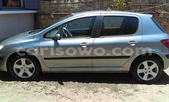 Buy Used Peugeot 305 Silver Car in Cotonou in Benign Buy Used Peugeot 305 Silver Car in Cotonou in Benign
