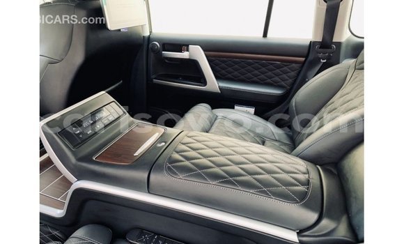 Acheter Import Voiture Toyota Land Cruiser Noir à Import - Dubai, Benin Acheter Import Voiture Toyota Land Cruiser Noir à Import - Dubai, Benin