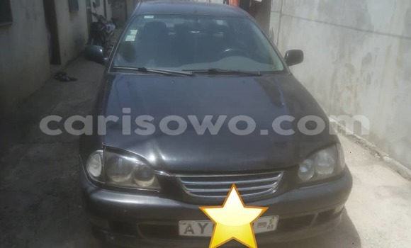 Sayi Na hannu Toyota Avensis Green Mota in Cotonou a Benin Sayi Na hannu Toyota Avensis Green Mota in Cotonou a Benin