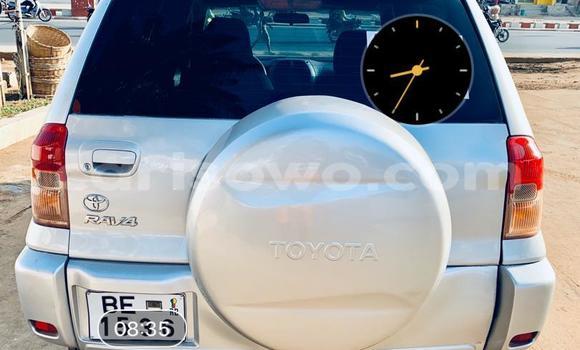 Ra Àlòkù Toyota RAV4 Silver Ọkọ̀ in Cotonou ni Benin Ra Àlòkù Toyota RAV4 Silver Ọkọ̀ in Cotonou ni Benin