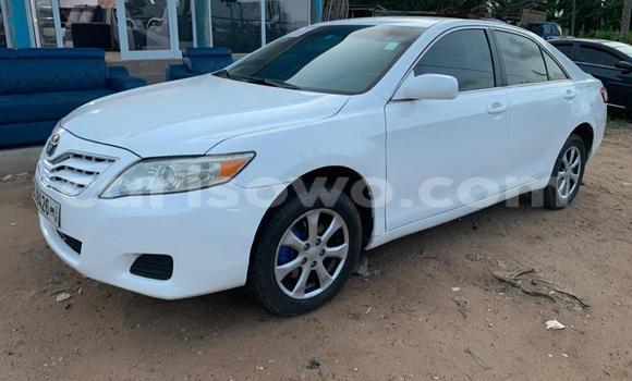 Sayi Na hannu Toyota Camry White Mota in Cotonou a Benin Sayi Na hannu Toyota Camry White Mota in Cotonou a Benin