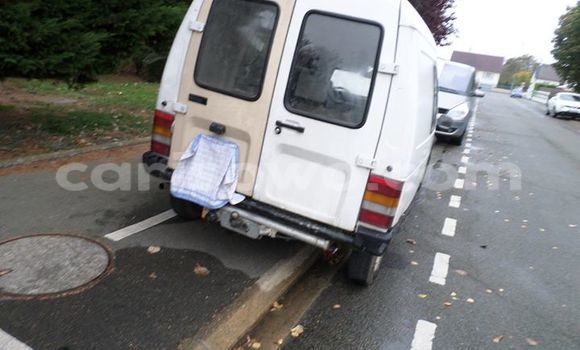 Sayi Na hannu Citroen C15 White Mota in Cotonou a Benin