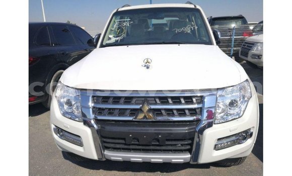 Acheter Import Voiture Mitsubishi Pajero Blanc à Import - Dubai, Benin Acheter Import Voiture Mitsubishi Pajero Blanc à Import - Dubai, Benin