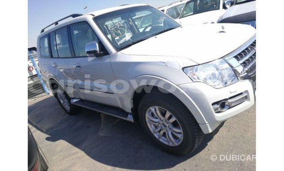 Acheter Import Voiture Mitsubishi Pajero Blanc à Import - Dubai, Benin Acheter Import Voiture Mitsubishi Pajero Blanc à Import - Dubai, Benin