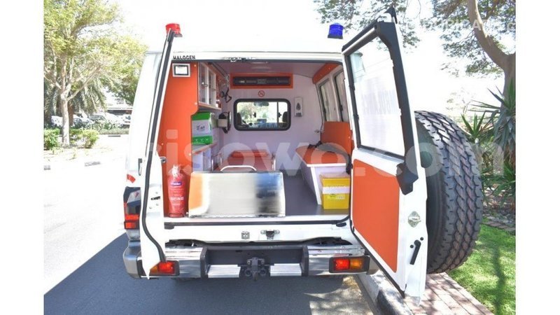 Big with watermark toyota land cruiser benign import dubai 8672