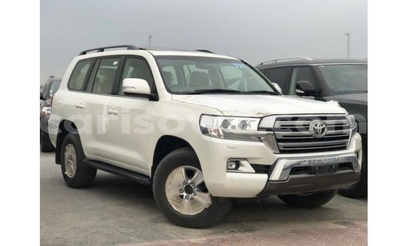 Sayi Imported Toyota Land Cruiser White Mota in Import - Dubai a Benin Sayi Imported Toyota Land Cruiser White Mota in Import - Dubai a Benin