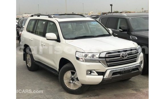 Sayi Imported Toyota Land Cruiser White Mota in Import - Dubai a Benin Sayi Imported Toyota Land Cruiser White Mota in Import - Dubai a Benin