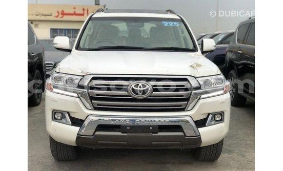Sayi Imported Toyota Land Cruiser White Mota in Import - Dubai a Benin Sayi Imported Toyota Land Cruiser White Mota in Import - Dubai a Benin
