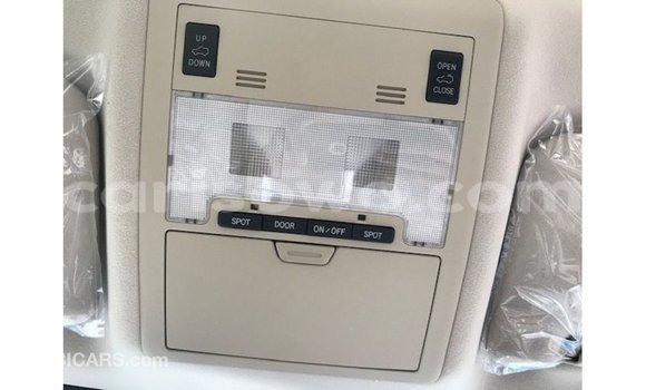 Sayi Imported Toyota Land Cruiser White Mota in Import - Dubai a Benin Sayi Imported Toyota Land Cruiser White Mota in Import - Dubai a Benin