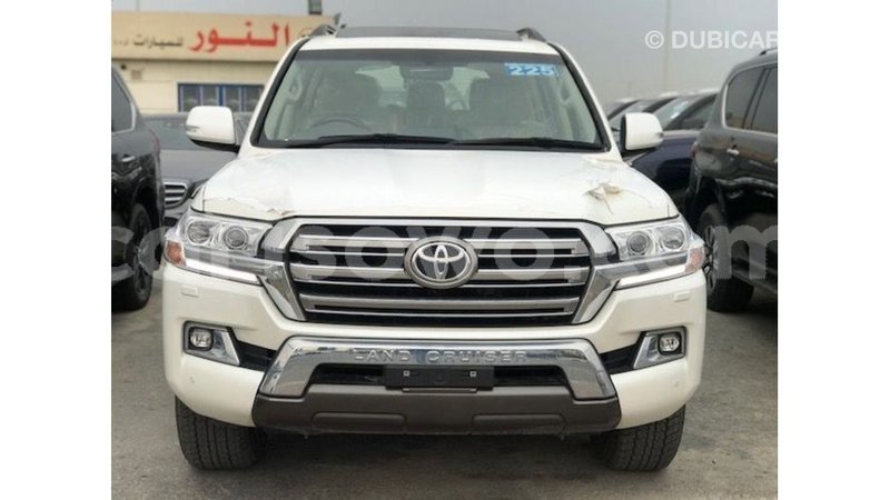 Big with watermark toyota land cruiser benign import dubai 8679